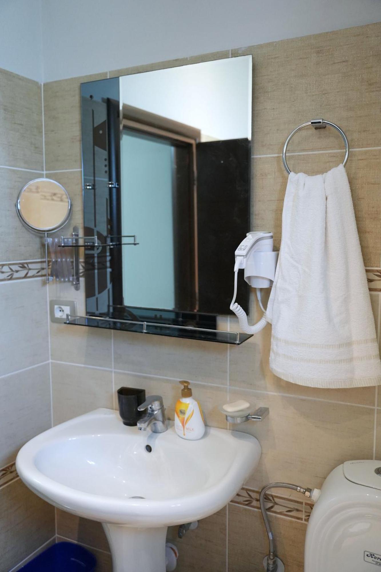 Apartament Duzgo Gjirokaster Luaran gambar